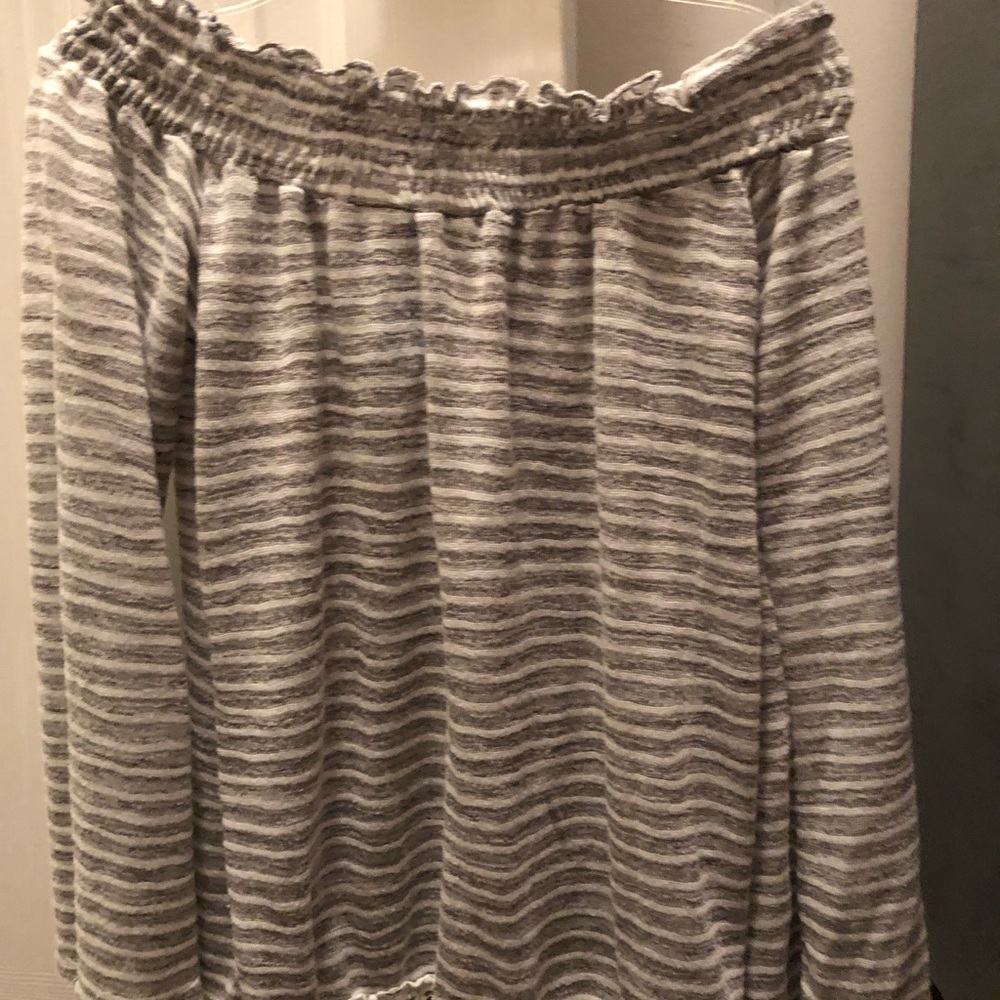 Off shoulder long sleeve